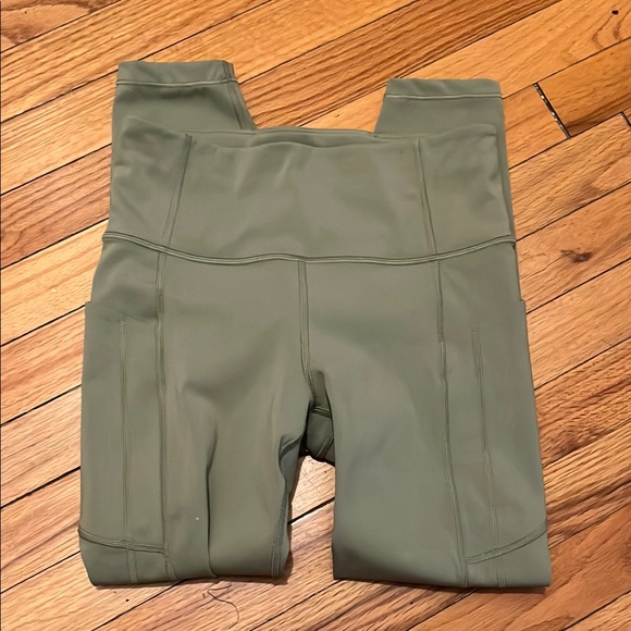 Athleta Women's Sage Green Stash Packets Leggings - Picture 4 of 6